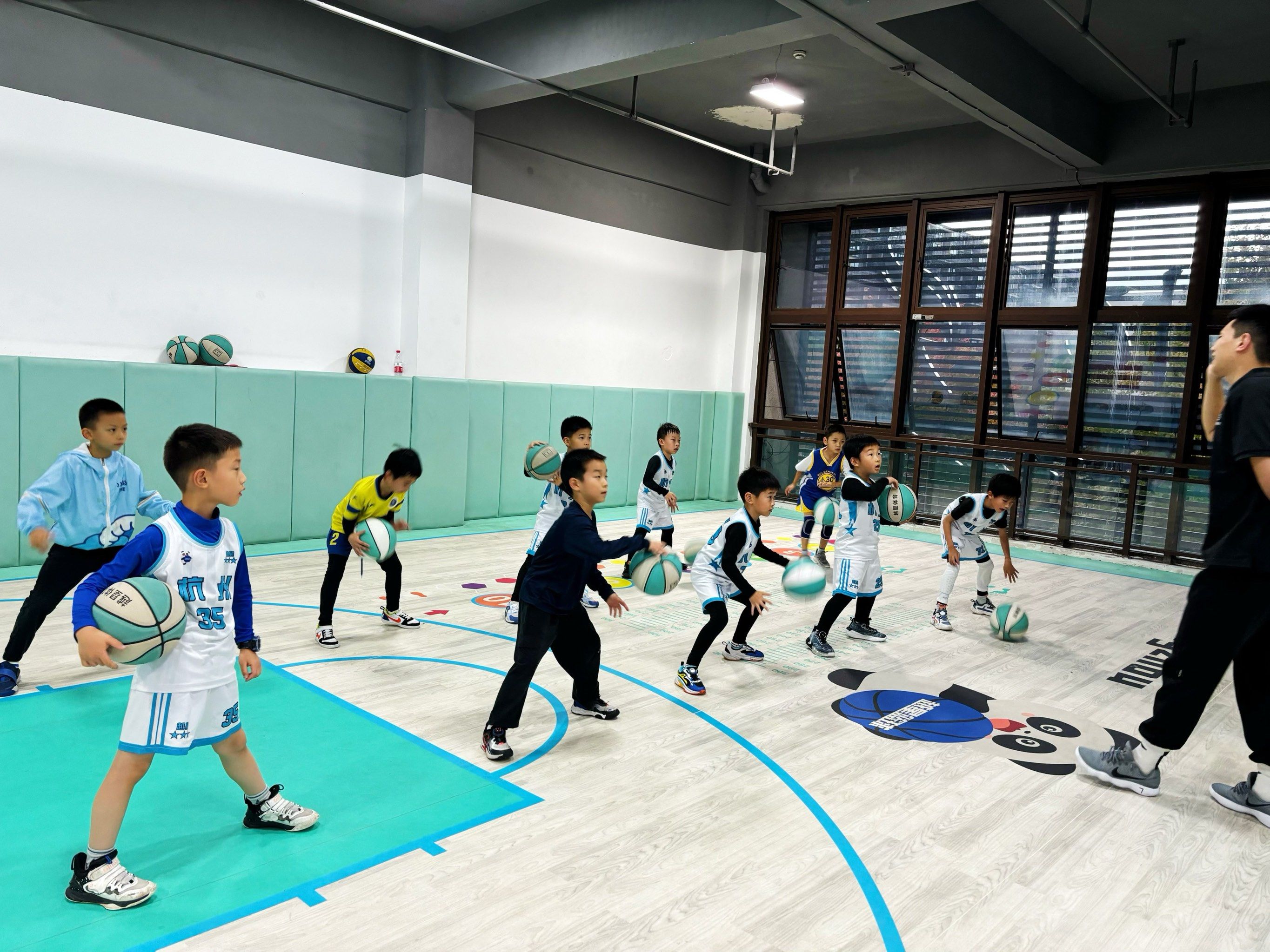 Hangzhou Runyu Sports (Hangzhou Runyu Sports Huang Gang)